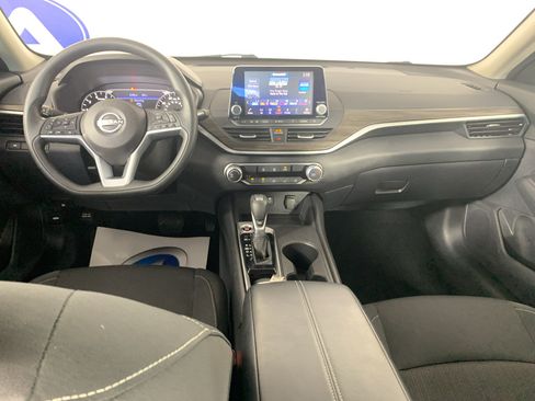 Used 2025 Nissan Altima 2.5 SV FWD image 32