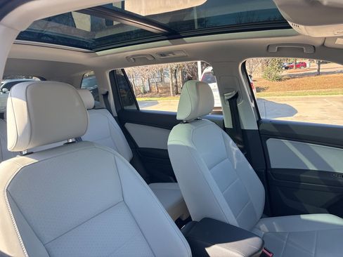 Used 2019 Volkswagen Tiguan SE image 11