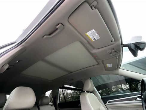 Certified 2022 Volkswagen Atlas SE image 14