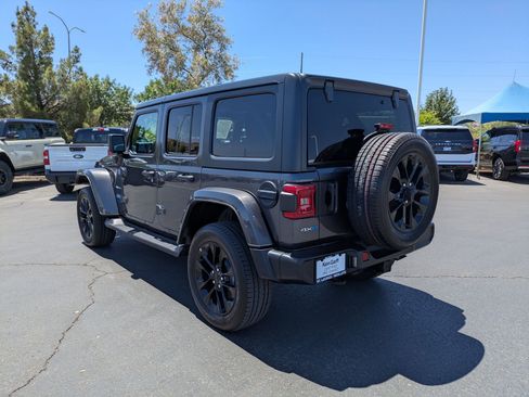 Used 2021 Jeep Wrangler Unlimited Sahara AWD/4WD image 5