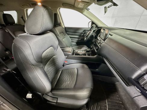 Used 2024 Nissan Pathfinder S AWD/4WD image 26