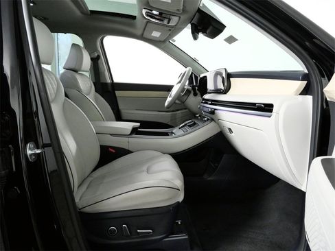 Used 2024 Hyundai Palisade Limited image 11