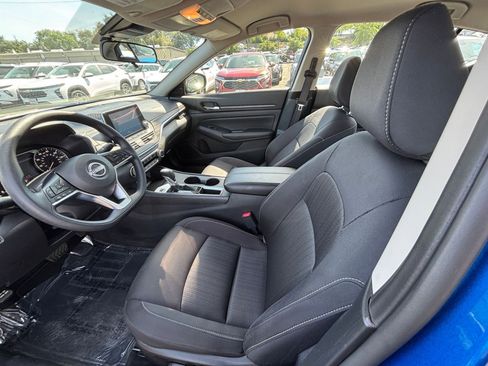 Used 2025 Nissan Altima 2.5 SV FWD image 27