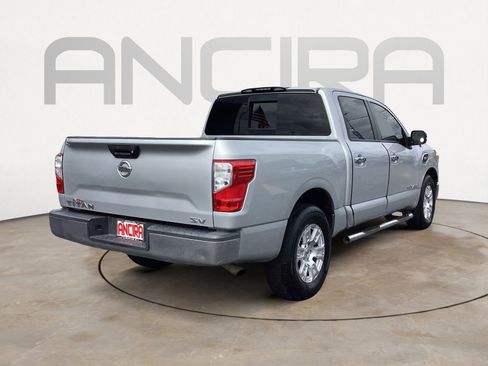 Used 2017 Nissan Titan SV RWD image 14