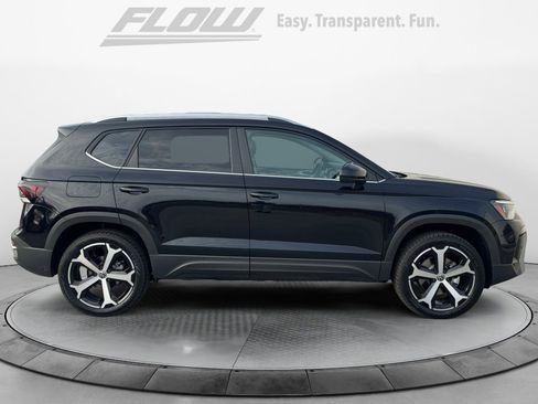 New 2026 Volkswagen Taos SEL image 8