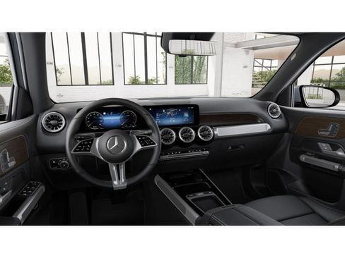 Used 2026 Mercedes-Benz GLB 250 image 2