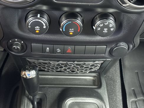 Used 2014 Jeep Wrangler Unlimited Sport w/ Quick Order Package 24S AWD/4WD image 21