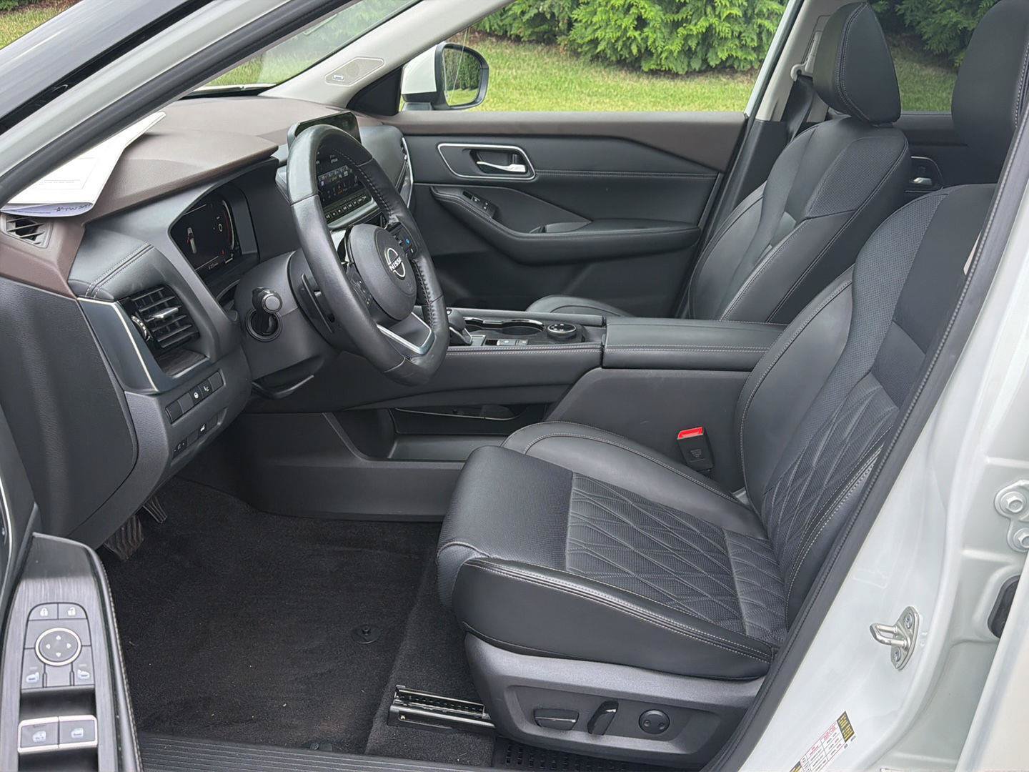 Used 2023 Nissan Rogue Platinum w/ Platinum Premium Package AWD/4WD image 10