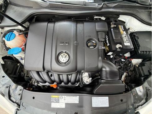 Used 2013 Volkswagen Golf 4-Door FWD image 22