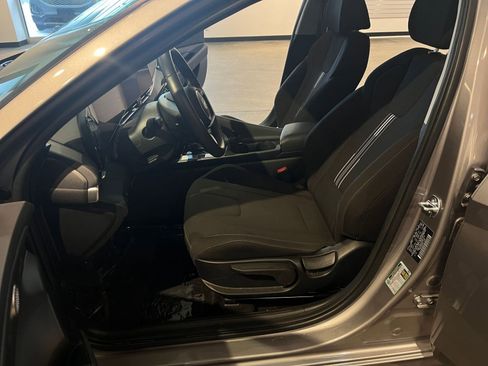 Used 2025 Hyundai Elantra SEL image 27