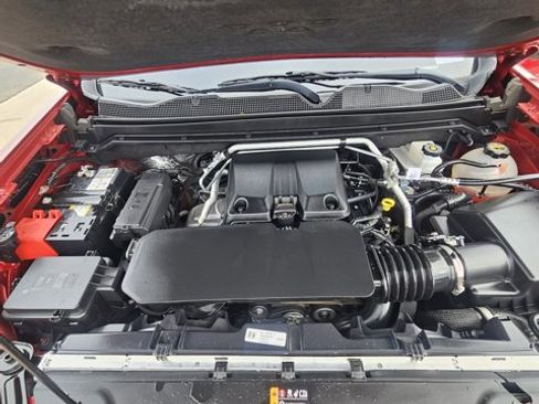 Used 2024 Chevrolet Colorado ZR2 w/ ZR2 Convenience Package III image 10