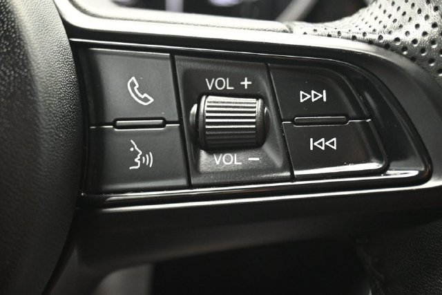 Used 2023 Alfa Romeo Giulia Veloce RWD image 24