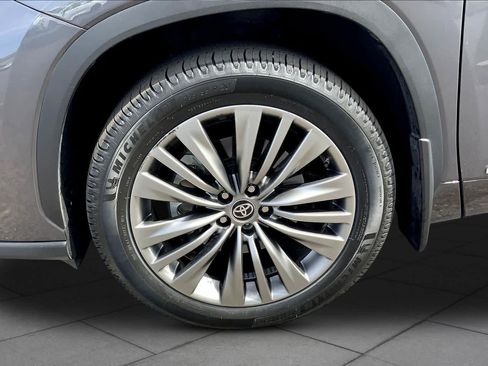 Used 2021 Toyota Highlander Platinum image 10