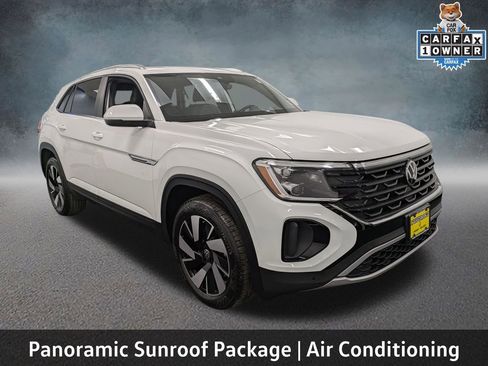 Used 2025 Volkswagen Atlas Cross Sport SE w/ Panoramic Sunroof Package FWD image 3