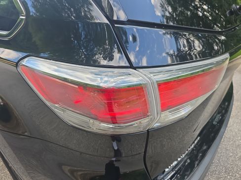 Used 2016 Toyota Highlander XLE FWD image 31