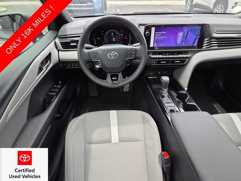 Used 2025 Toyota Camry SE FWD image 6