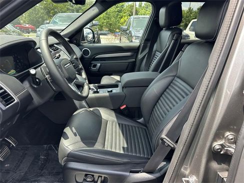 Used 2024 Land Rover Discovery Dynamic SE image 13