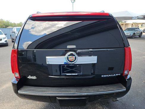 Used 2014 Cadillac Escalade Luxury RWD image 4