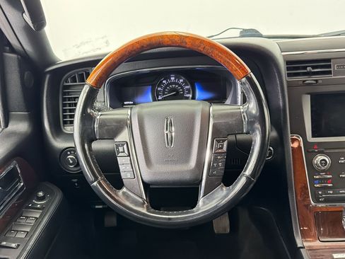 Used 2017 Lincoln Navigator Select RWD image 14