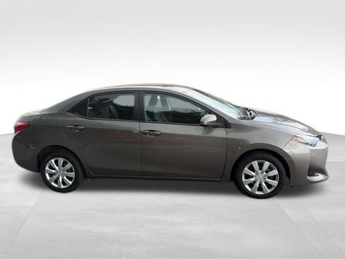 Used 2017 Toyota Corolla LE FWD image 21