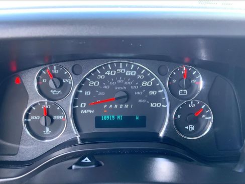 Certified 2025 GMC Savana 3500 LT w/ LT Preferred Equipment Group RWD image 24