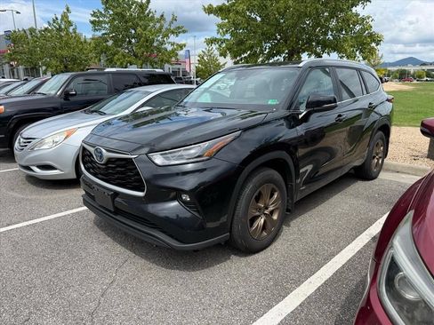 Used 2023 Toyota Highlander Bronze Edition AWD/4WD image 4