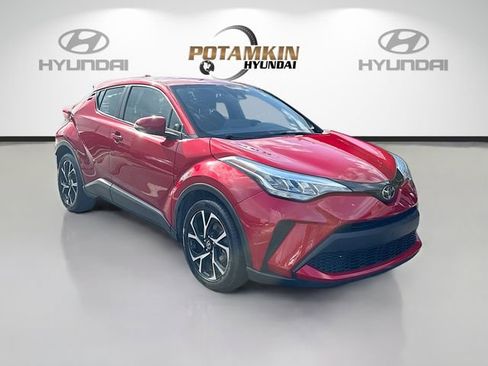 Used 2021 Toyota C-HR XLE FWD image 3