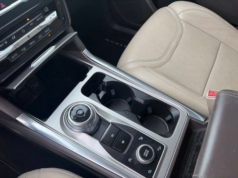 Used 2020 Ford Explorer Platinum w/ Premium Technology Package AWD/4WD image 28