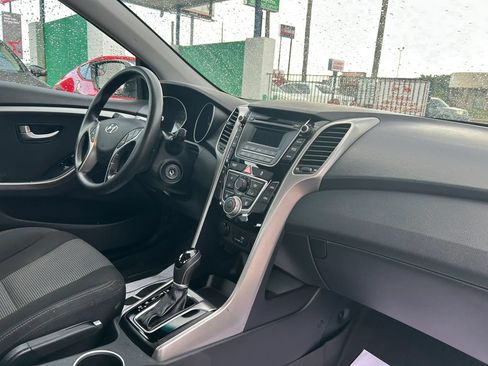 Used 2017 Hyundai Elantra GT FWD image 15