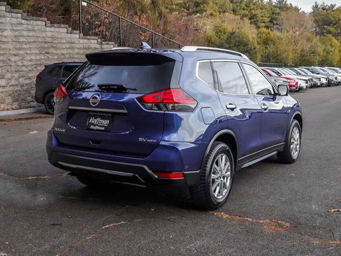 Used 2017 Nissan Rogue SV w/ SV Premium Package image 5