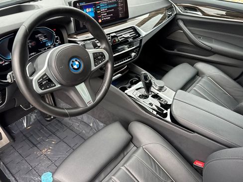 Certified 2023 BMW 530e w/ M Sport Package image 13