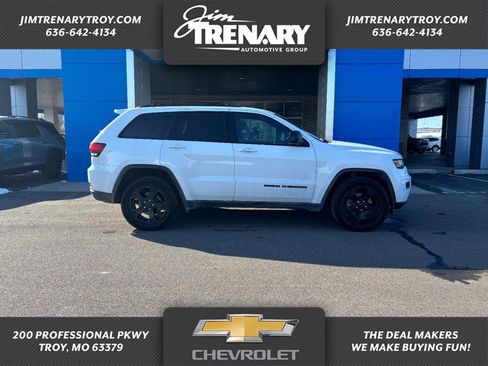 Used 2019 Jeep Grand Cherokee Laredo image 1
