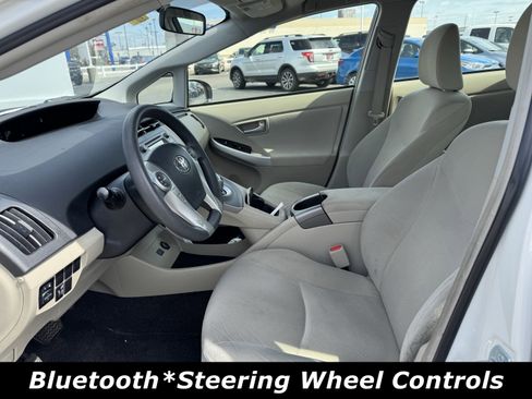 Used 2015 Toyota Prius Three image 3