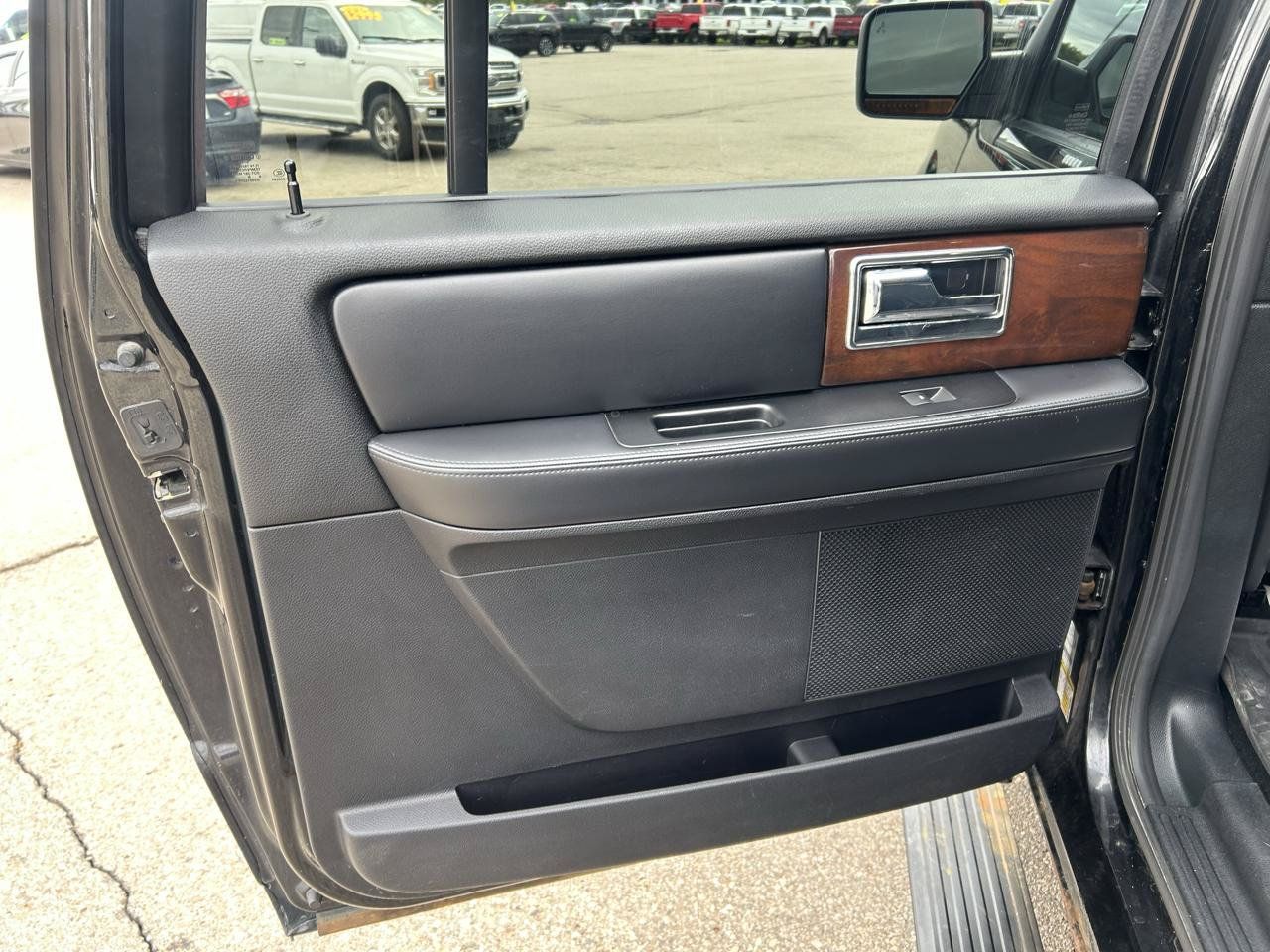 Used 2016 Lincoln Navigator L Select AWD/4WD image 14