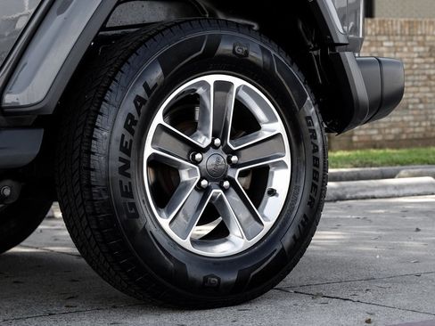 Used 2022 Jeep Wrangler Unlimited Sahara w/ Cold Weather Group image 68