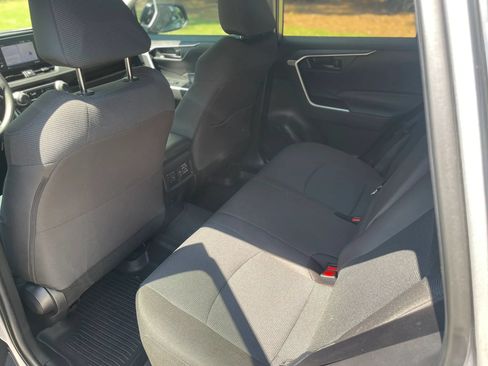Used 2022 Toyota RAV4 LE AWD/4WD image 8