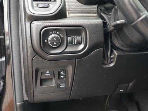 Used 2020 RAM 1500 Limited w/ Black Appearance Package AWD/4WD image 19