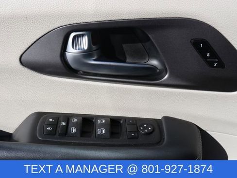 Used 2023 Chrysler Pacifica Touring-L image 20