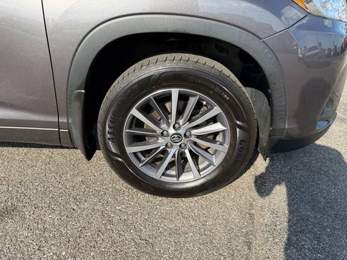 Used 2017 Toyota Highlander XLE image 36