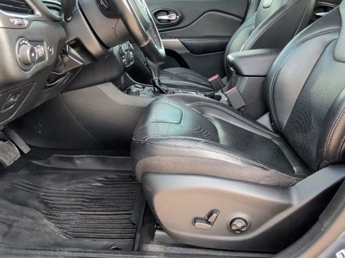 Used 2021 Jeep Cherokee Latitude Lux w/ Comfort/Convenience Group image 12