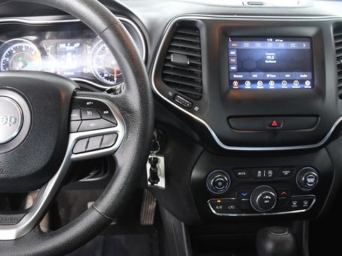 Used 2019 Jeep Cherokee Latitude w/ Popular Appearance Group image 15