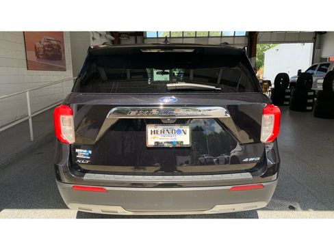 Used 2023 Ford Explorer XLT w/ Equipment Group 202A AWD/4WD image 7