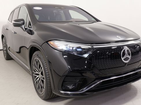 Used 2023 Mercedes-Benz EQS 580 4MATIC SUV image 6