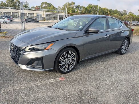 Used 2025 Nissan Altima 2.5 SL FWD image 8