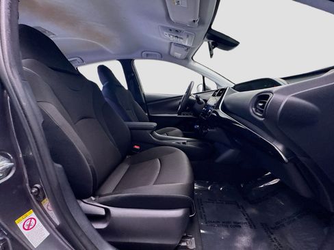 Used 2022 Toyota Prius L Eco image 18