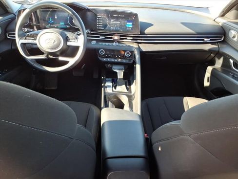 Used 2025 Hyundai Elantra SEL image 13