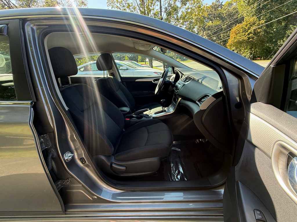 Used 2015 Nissan Sentra SR FWD image 11