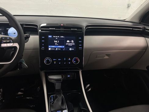 Used 2024 Hyundai Tucson SE image 18