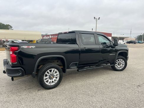 Used 2024 Chevrolet Silverado 2500 Custom w/ Custom Value Package image 9