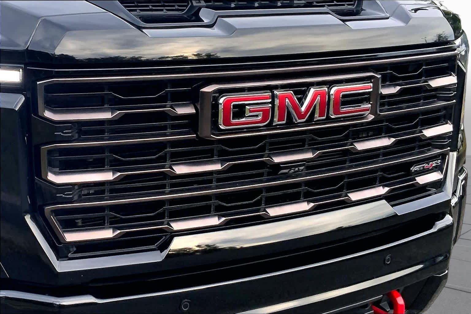 Used 2025 GMC Sierra 2500 AT4X AWD/4WD image 30